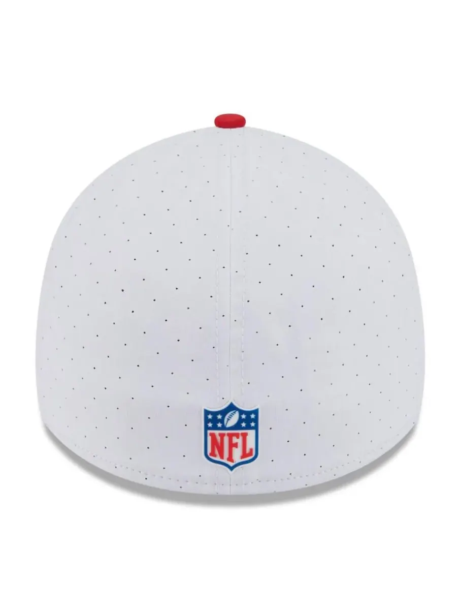 New Era Мужская бело-красная кепка Kansas City Chiefs 2025 NFL Training Camp 39THIRTY Flex Hat — изображение 4 из 4