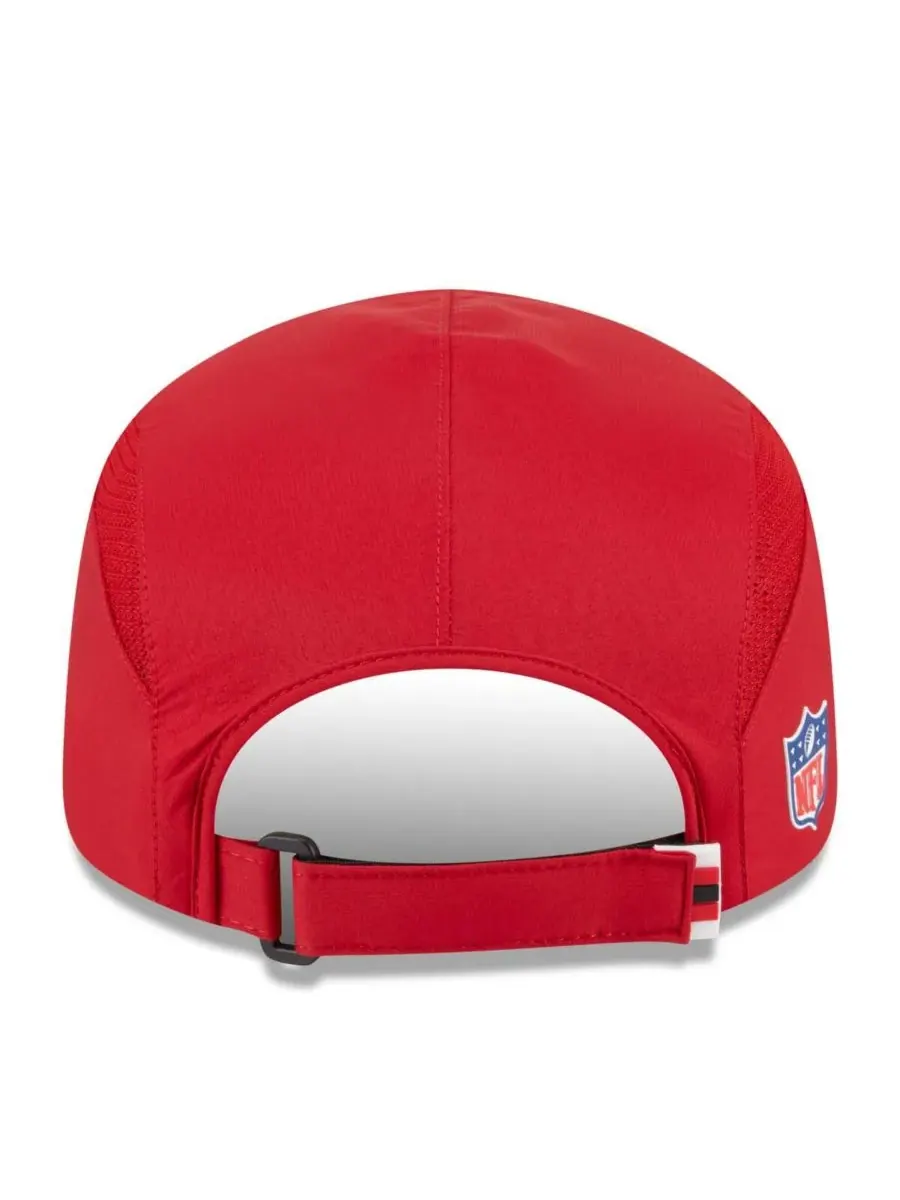 Мужская регулируемая кепка Scarlet San Francisco 49ers 2025 Sideline Runner New Era — изображение 2 из 5, алый