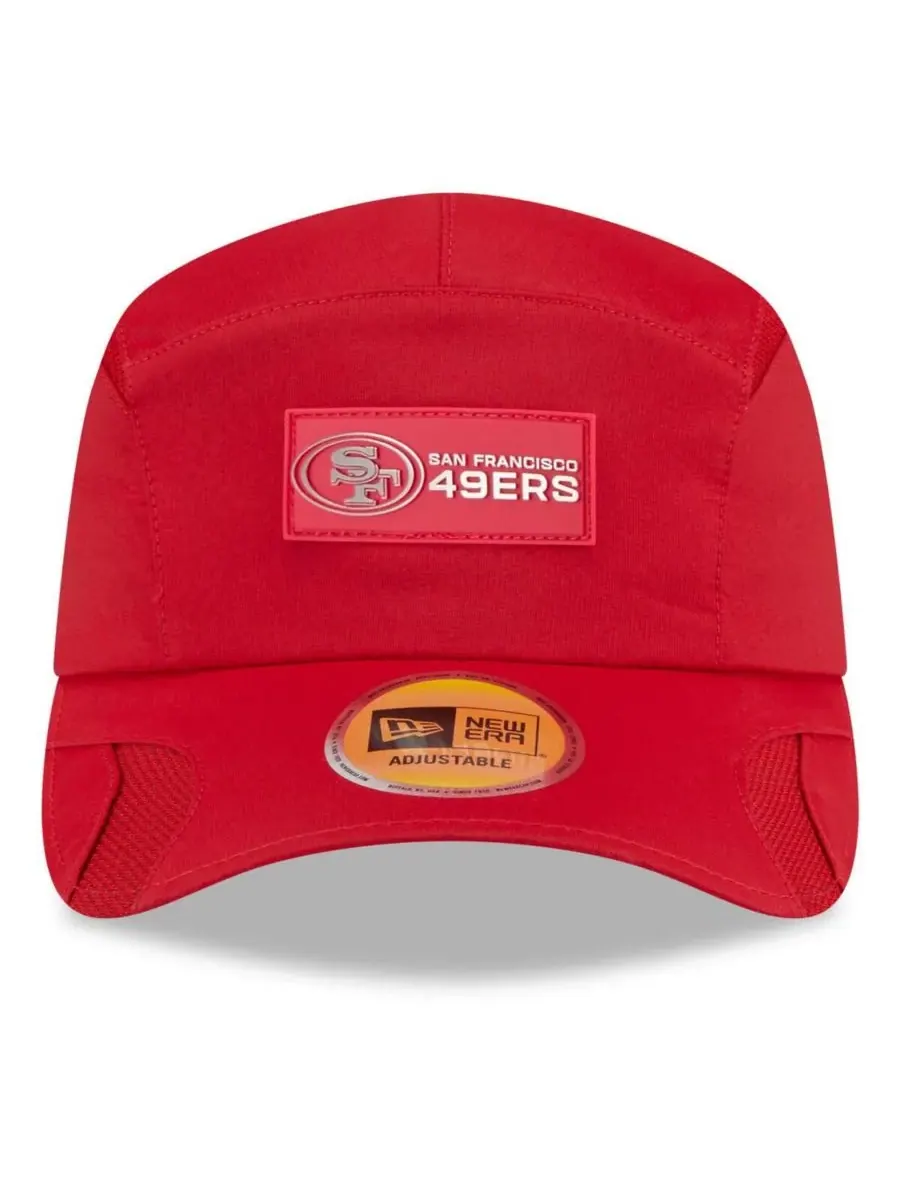 Мужская регулируемая кепка Scarlet San Francisco 49ers 2025 Sideline Runner New Era — изображение 5 из 5, алый
