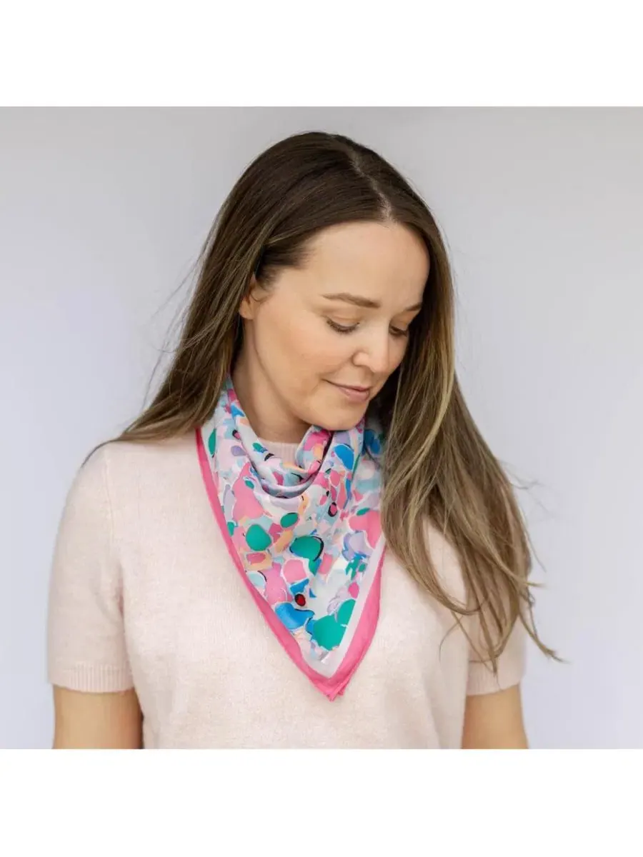 Шелковый платок с абстрактным флоральным принтом, модель Abstract Floral Headbands of Hope — изображение 4 из 11