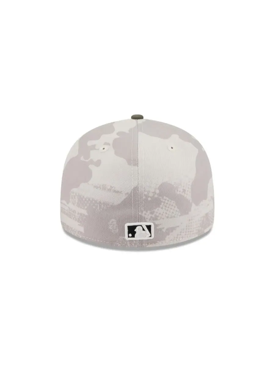 New Era Мужская бейсболка 59FIFTY Low Profile, светло-бежевая/оливковая, с символикой команды — изображение 6 из 7