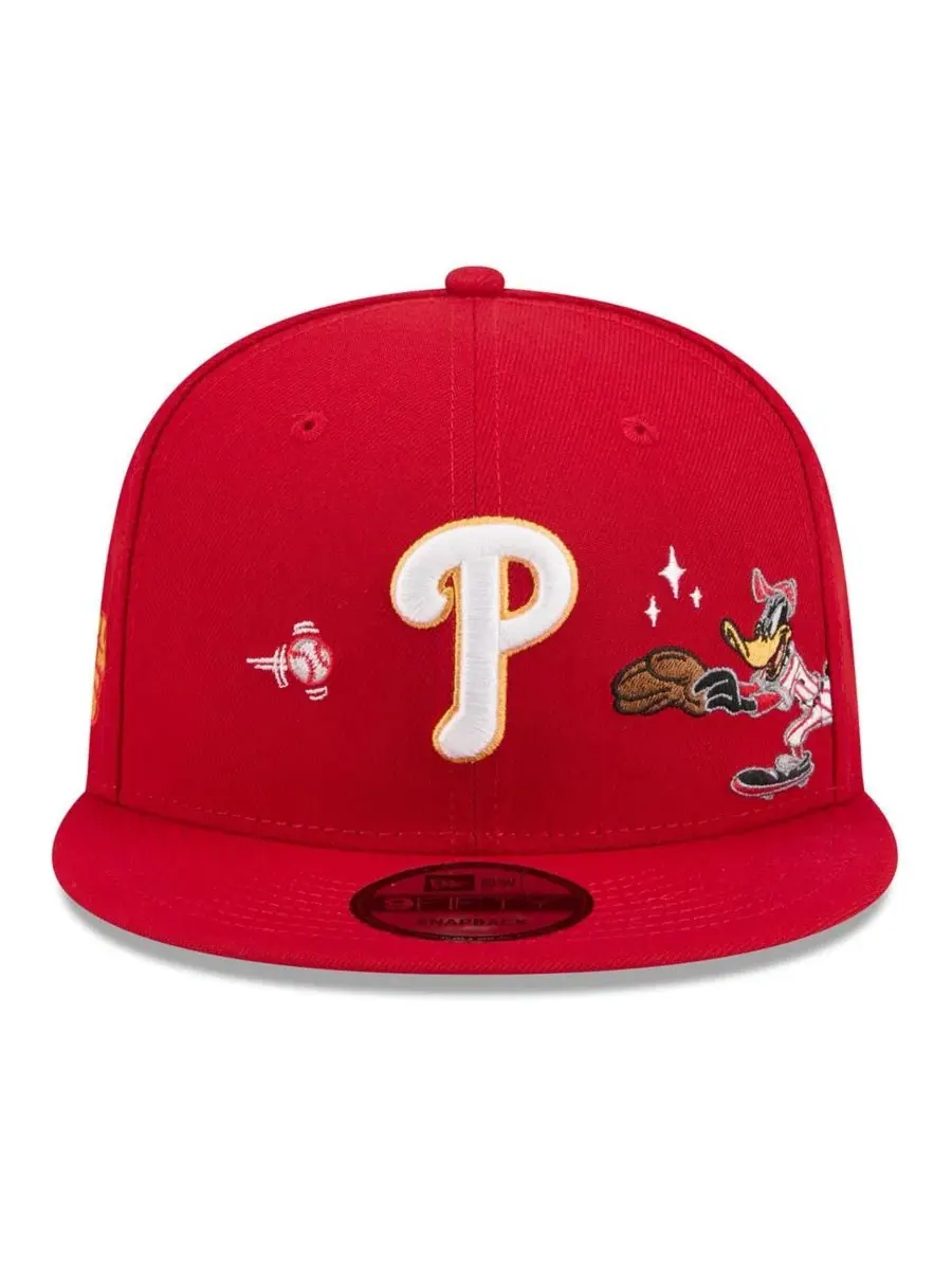 Кепка-снэпбек с вышивкой Daffy Duck, Philadelphia Phillies New Era — изображение 2 из 5, красный