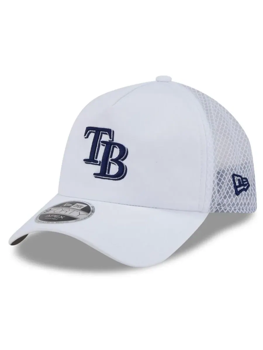 Бейсболка с козырьком New Era