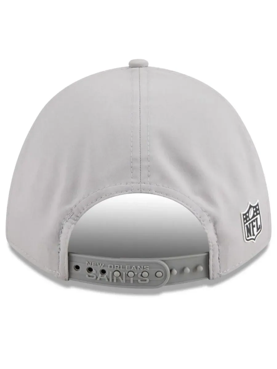 New Era Мужская серая регулируемая кепка New Orleans Saints 2025 Sideline M-Crown 9FORTY — изображение 3 из 5, серый