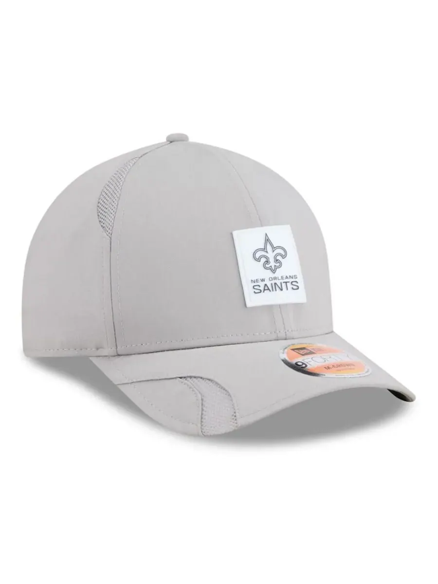 New Era Мужская серая регулируемая кепка New Orleans Saints 2025 Sideline M-Crown 9FORTY — изображение 4 из 5, серый