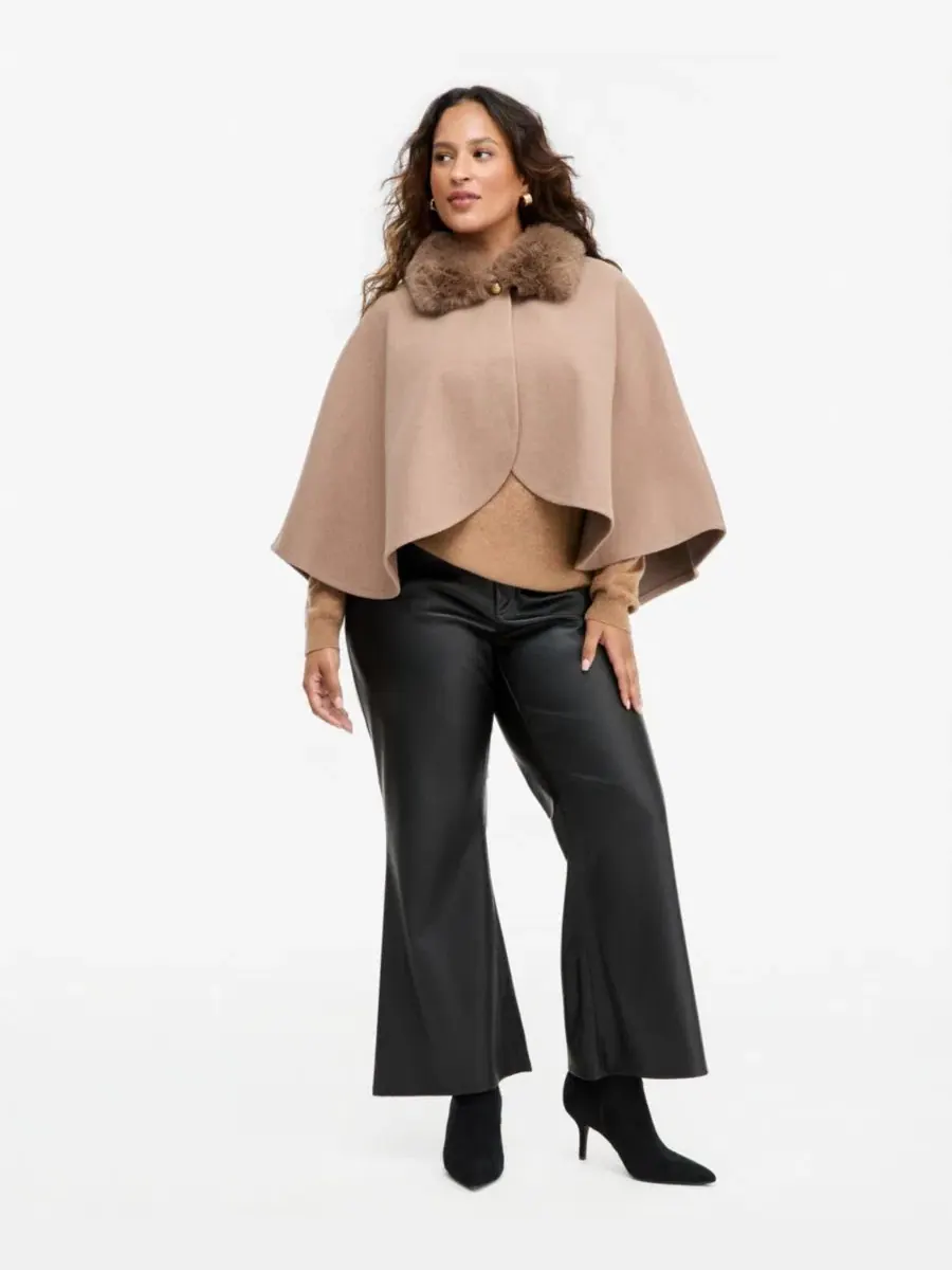 Укороченная накидка с воротником из искусственного меха, модель Faux-Fur-Collar Cropped Cape I.N.C — изображение 3 из 4