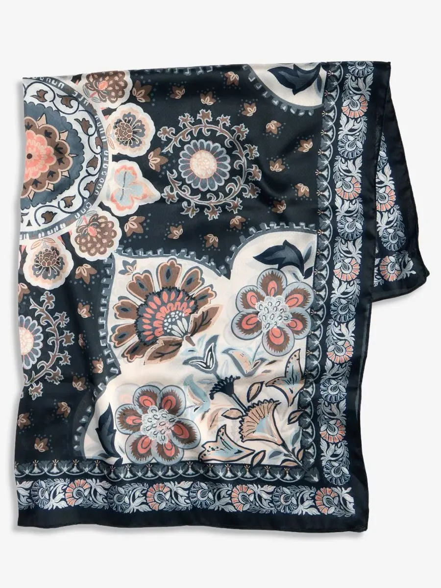 Платок с контрастным цветочным принтом, модель Medallion Contrast Floral I.N.C. International