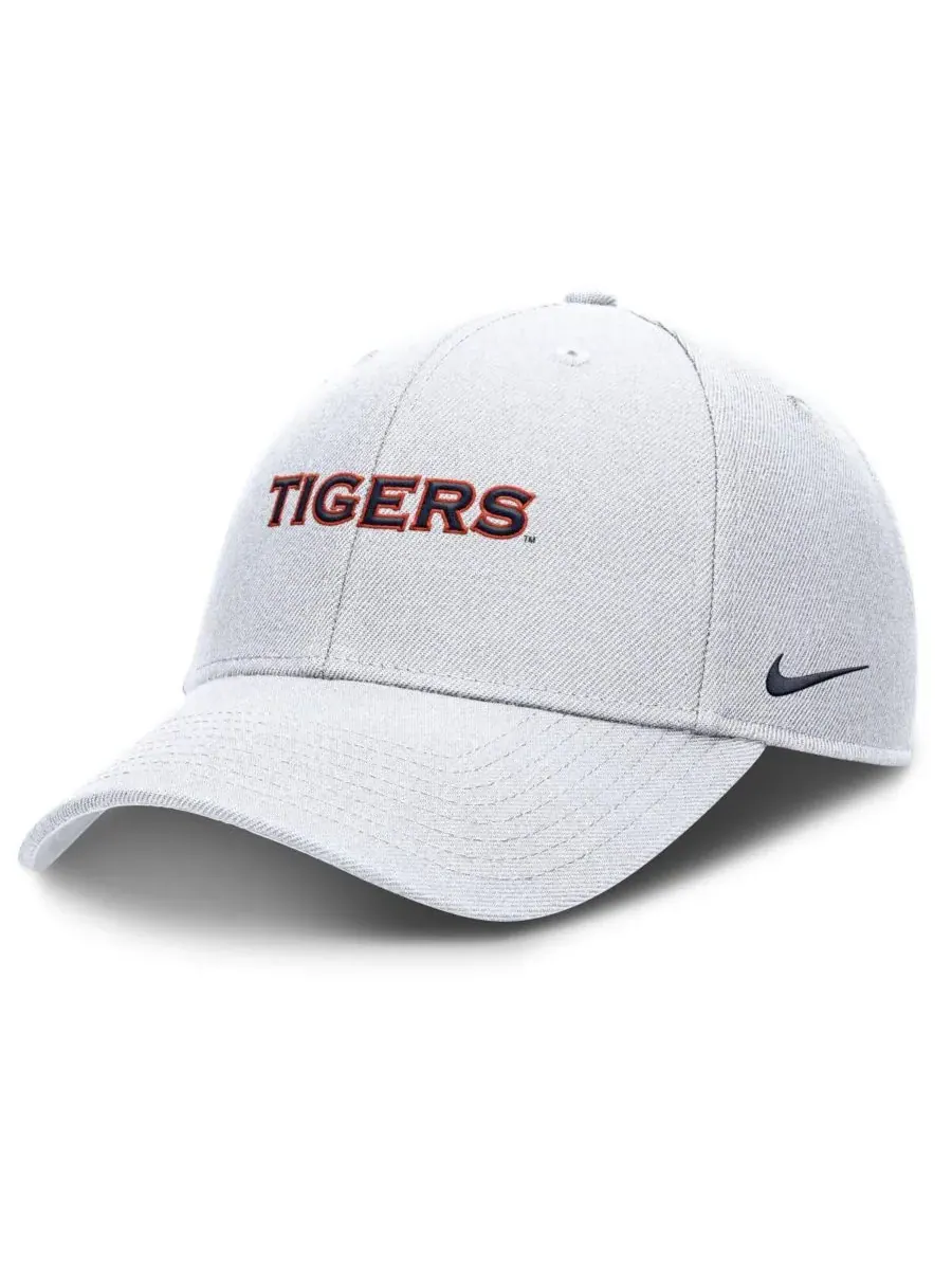 Nike Мужская белая бейсболка Auburn Tigers 2025 с регулируемым размером для игрового дня на поле