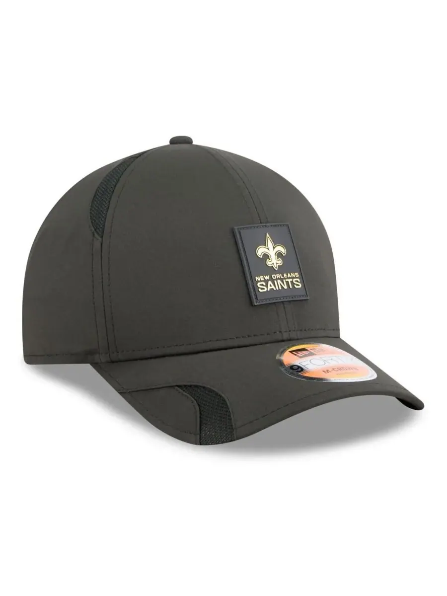 New Era Мужская черная регулируемая кепка New Orleans Saints 2025 Sideline M-Crown 9FORTY — изображение 4 из 5, черный
