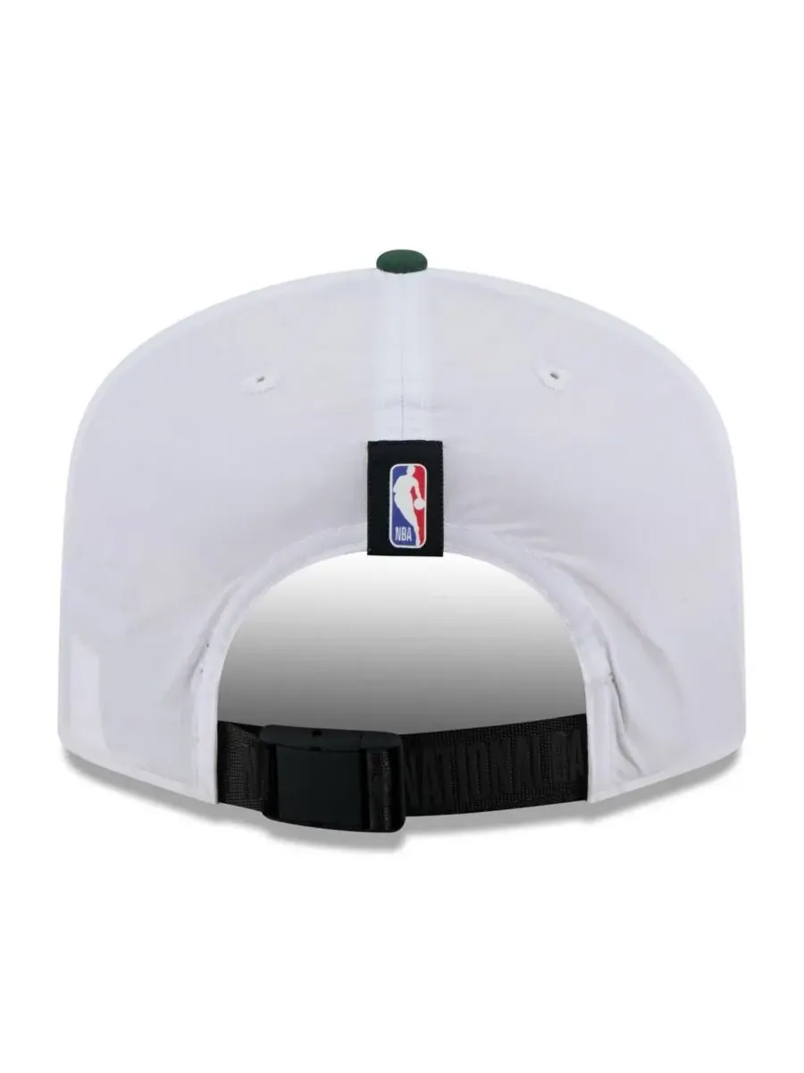 New Era Мужская кепка Milwaukee Bucks 2025 NBA Draft On-Stage из нейлона, размер 19TWENTY — изображение 4 из 4, белый зеленый