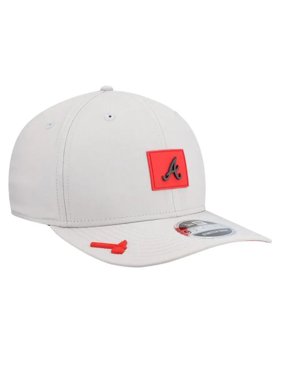 Кепка с козырьком Atlanta Braves 2026 Clubhouse 9SEVENTY New Era — изображение 3 из 4, серый