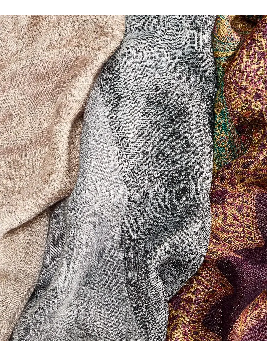 Шарф с пайетками и узором пейсли All Over Paisley with Lurex I.N.C. International Concepts — изображение 4 из 4