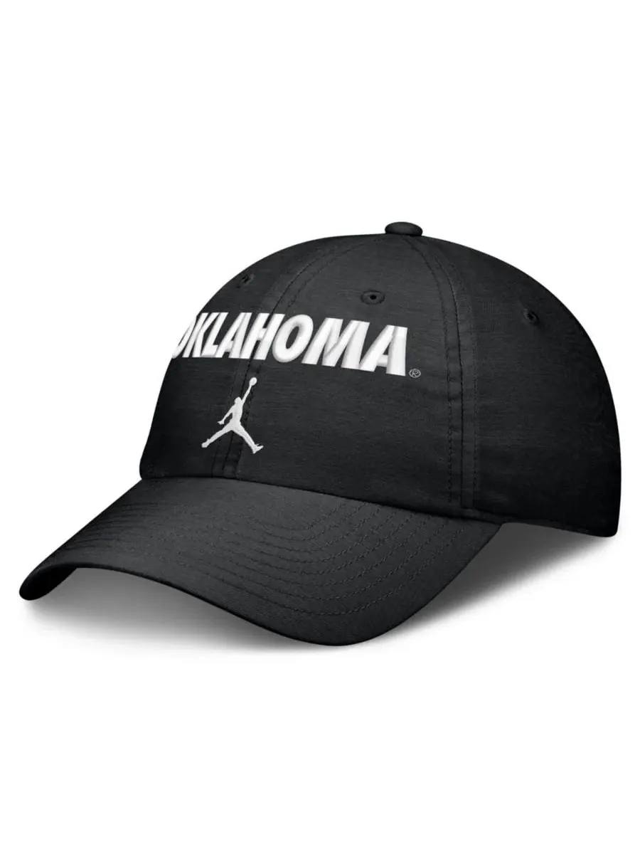 Кепка с вышивкой Oklahoma Sooners 2026 On-Field Gameday Club Jordan