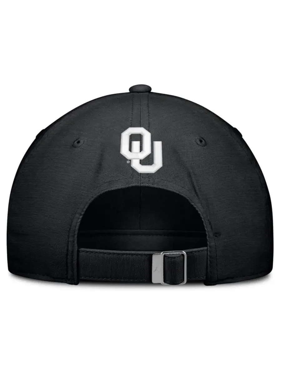 Кепка с вышивкой Oklahoma Sooners 2026 On-Field Gameday Club Jordan — изображение 2 из 4, черный