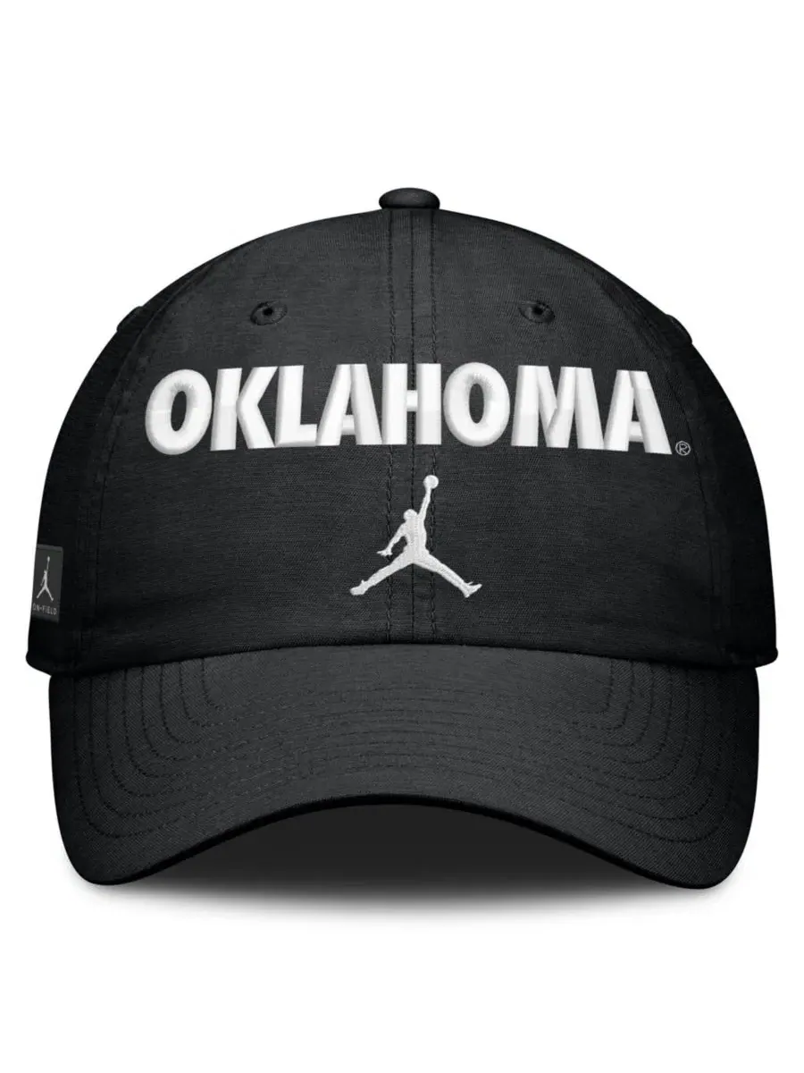 Кепка с вышивкой Oklahoma Sooners 2026 On-Field Gameday Club Jordan — изображение 4 из 4, черный
