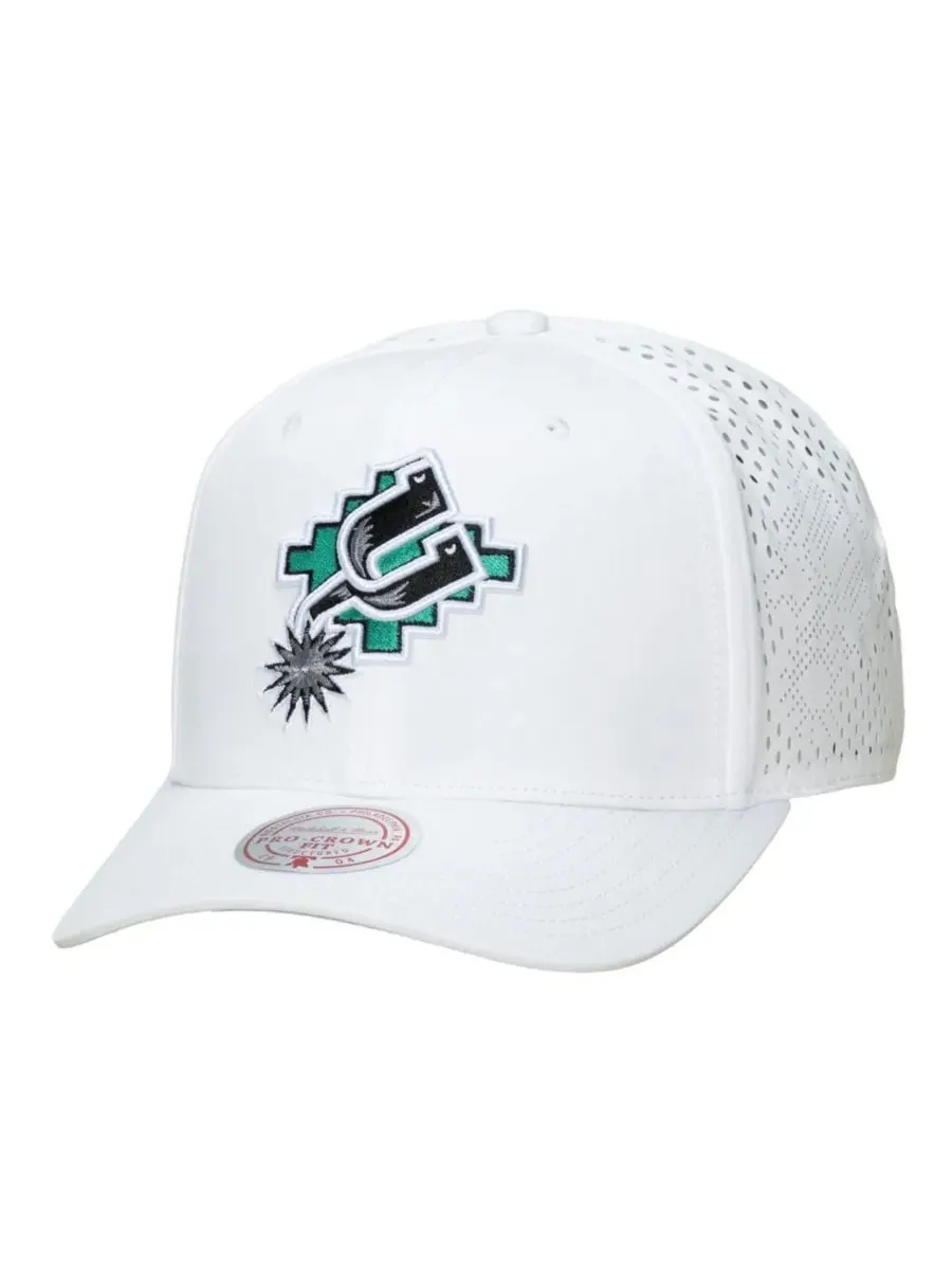 Бейсболка Mitchell & Ness San Antonio Spurs Perfect Lightweight Pro Crown