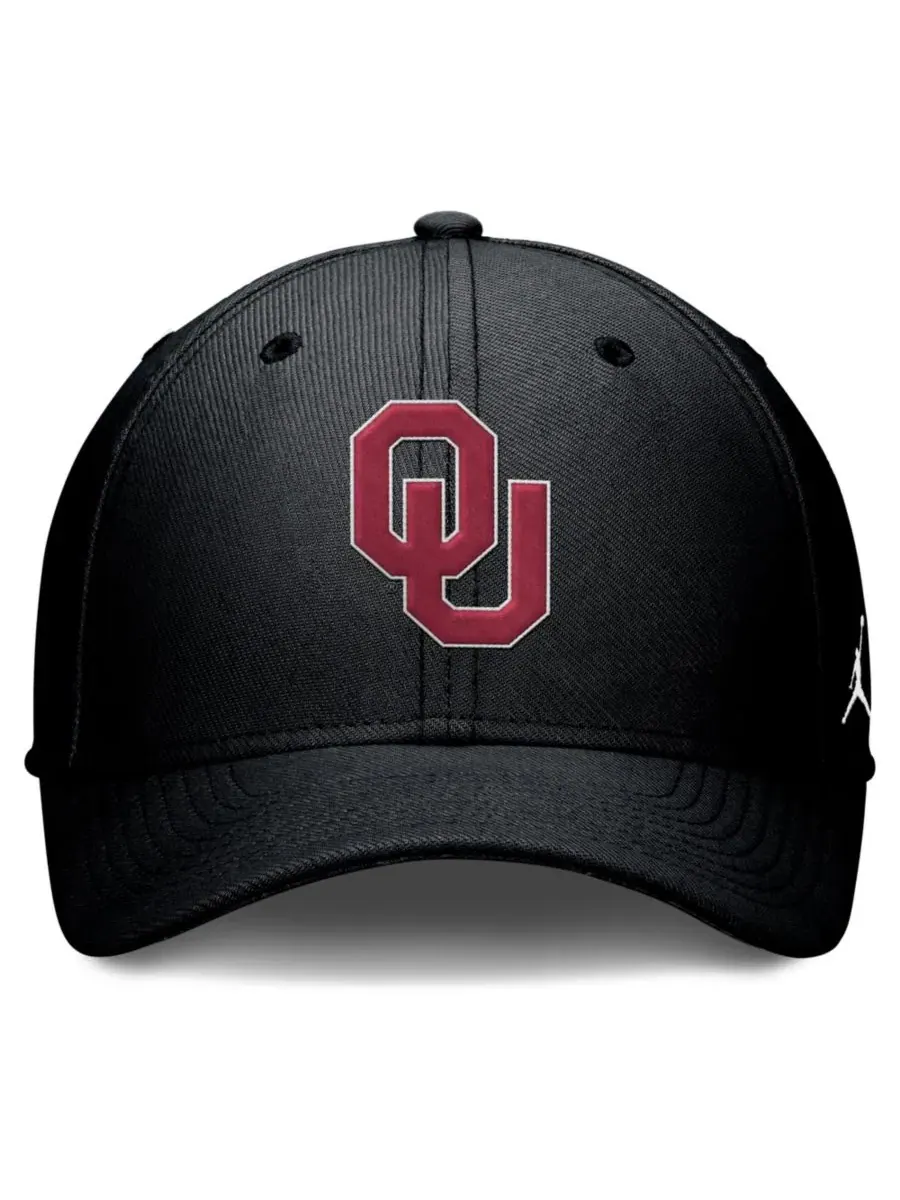 Кепка с вышивкой Oklahoma Sooners, модель Rise Swoosh Dri-FIT Flex Jordan — изображение 2 из 4, черный