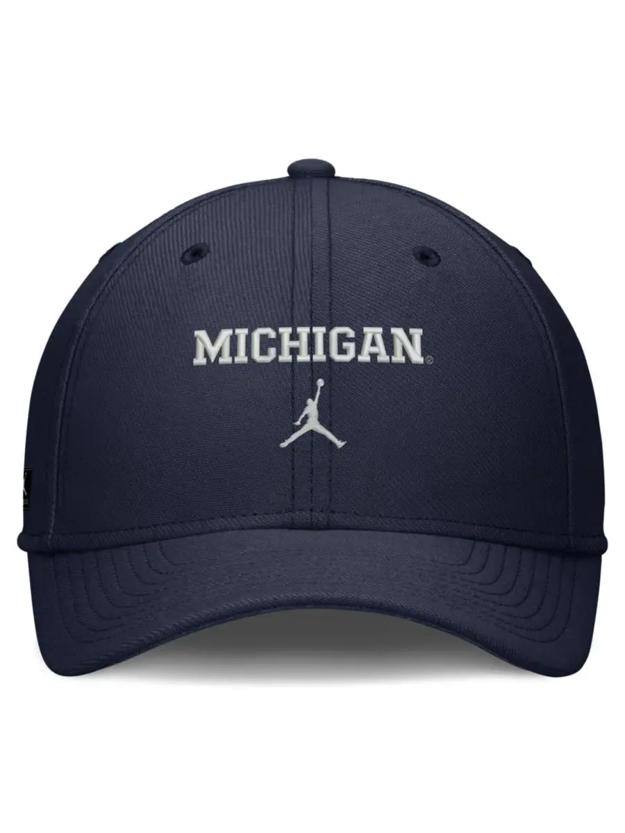 Кепка с вышивкой Michigan Wolverines Rise On-Field Swoosh Flex Dri-FIT — изображение 4 из 4, темно-синий