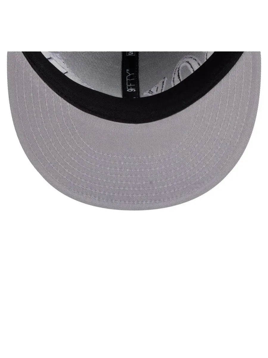 Бейсболка New Era Chicago White Sox Stretched Two-Tone 9FIFTY — изображение 5 из 5, серый черный