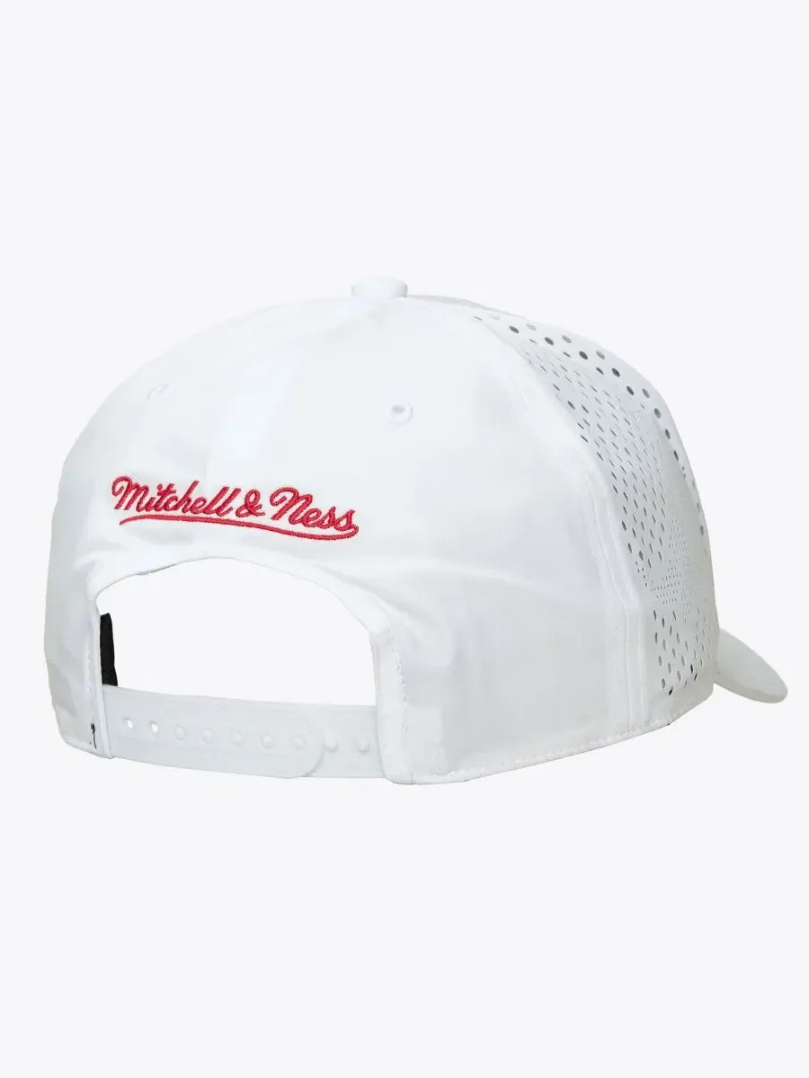 Кепка-снапбек с вышивкой Chicago Bulls Mitchell & Ness — изображение 3 из 3, белый