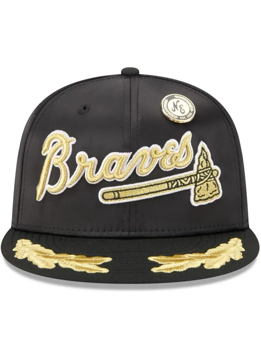 New Era Мужская черная бейсболка Atlanta Braves 2025 59FIFTY Day Gold Leaf 59FIFTY Fitted Hat — изображение 2 из 4, черный