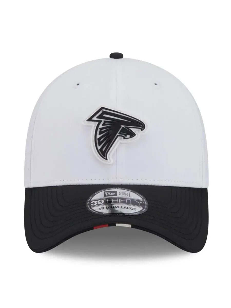 New Era Мужская бело-черная кепка Atlanta Falcons 2025 NFL Training Camp 39THIRTY Flex Hat — изображение 2 из 4, белый черный