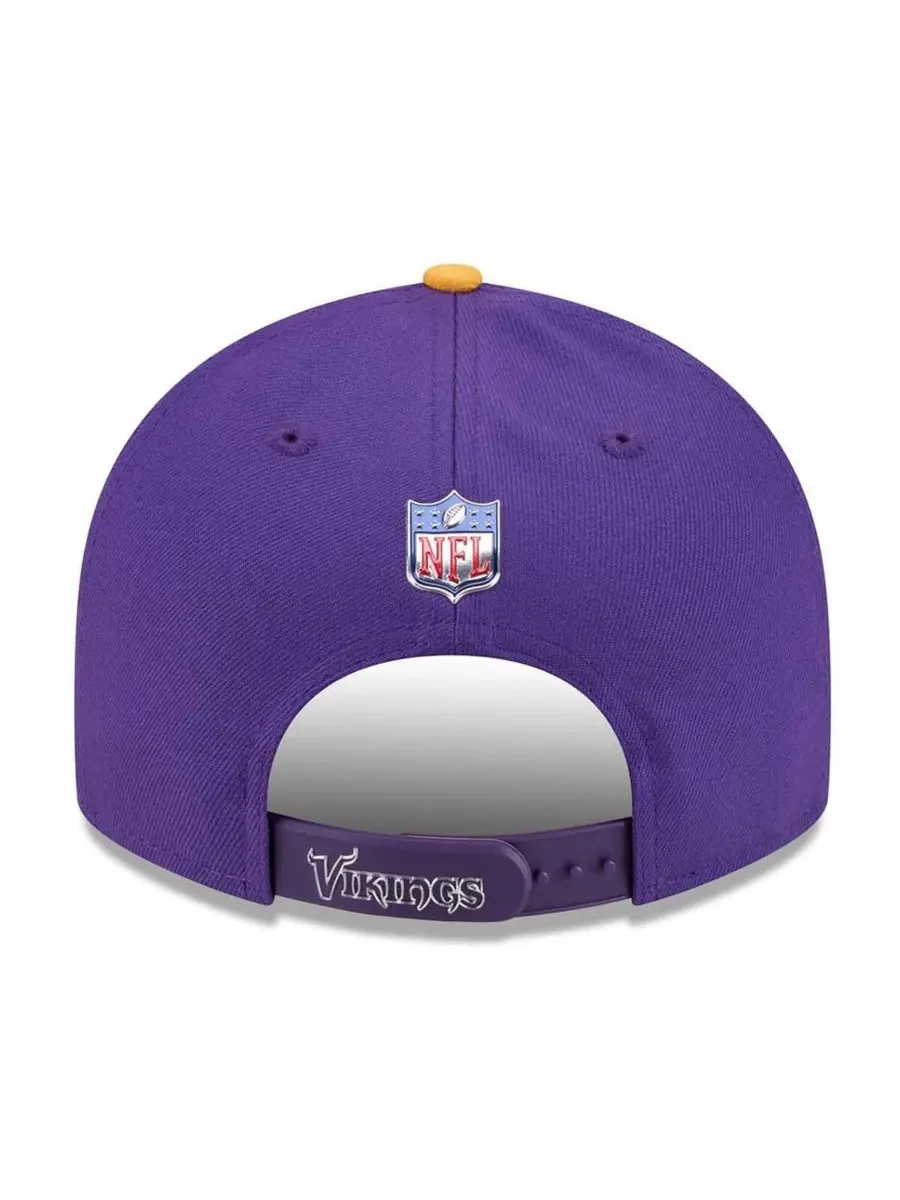 Кепка-снэпбек New Era Minnesota Vikings 2026 NFL Draft On Stage Pre-Curved 9FIFTY — изображение 4 из 5, фиолетовый золотистый