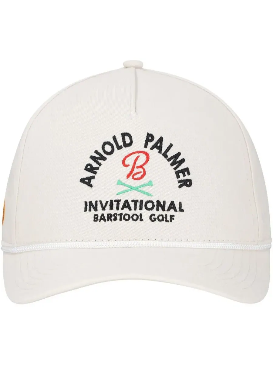 Barstool Golf Мужская и женская кремовая кепка с регулируемой застежкой-веревочкой в честь турнира — изображение 2 из 4