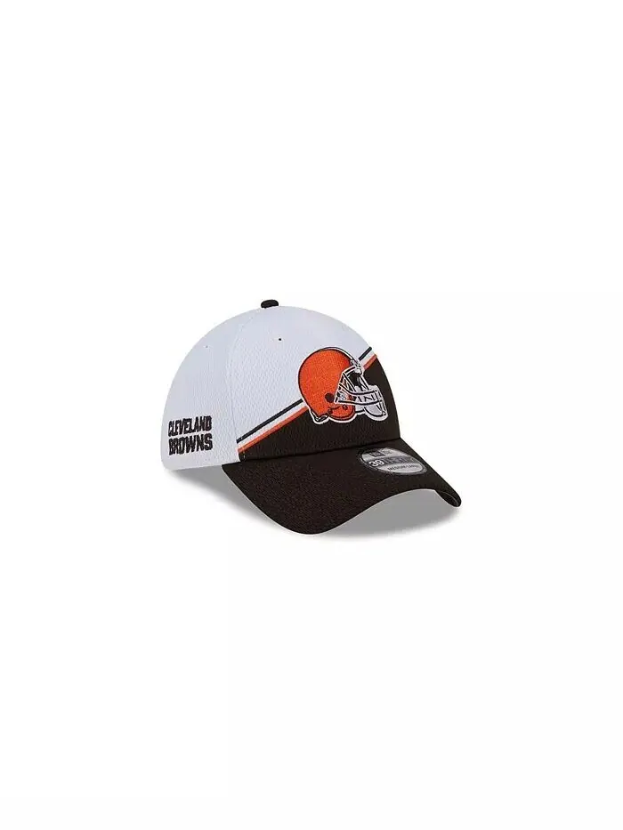 Мужская бело-коричневая гибкая кепка Cleveland Browns 2023 NFL Sideline 39THIRTY New Era — изображение 1 из 5
