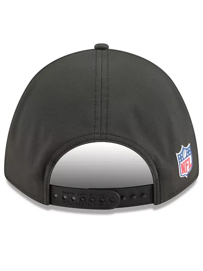 Кепка Black New Orleans Saints 2025 Sideline 9FORTY с регулировкой для больших мальчиков и девочек — изображение 2 из 5