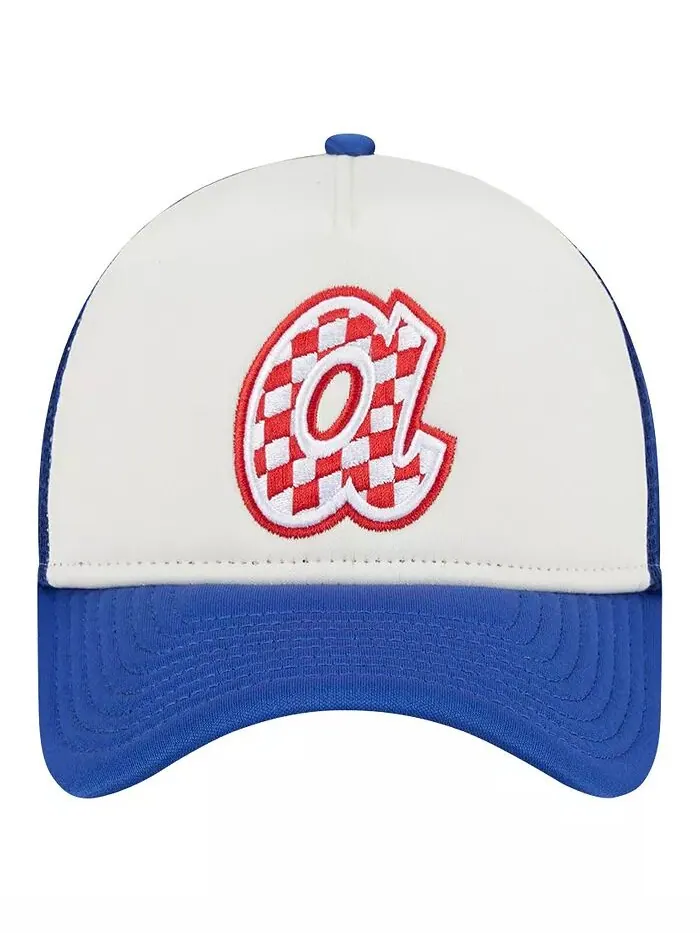 Мужская белая/королевская шапка с клетчатым флагом Atlanta Braves A-Frame Trucker 9FORTY Adjustable — изображение 4 из 4