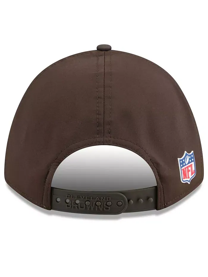 Регулируемая кепка Big Boys and Girls Brown Cleveland Browns 2025 Sideline 9FORTY New Era — изображение 3 из 5