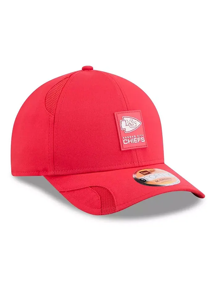 Регулируемая кепка Big Boys and Girls Red Kansas City Chiefs 2025 Sideline 9FORTY New Era — изображение 4 из 5