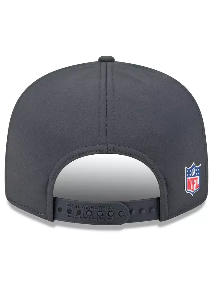 Мужская шапка Charcoal Philadelphia Eagles 2025 Sideline Cold Weather Split Panel 9FIFTY Snapback — изображение 3 из 5