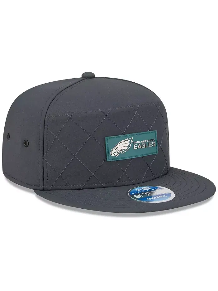 Мужская шапка Charcoal Philadelphia Eagles 2025 Sideline Cold Weather Split Panel 9FIFTY Snapback — изображение 4 из 5