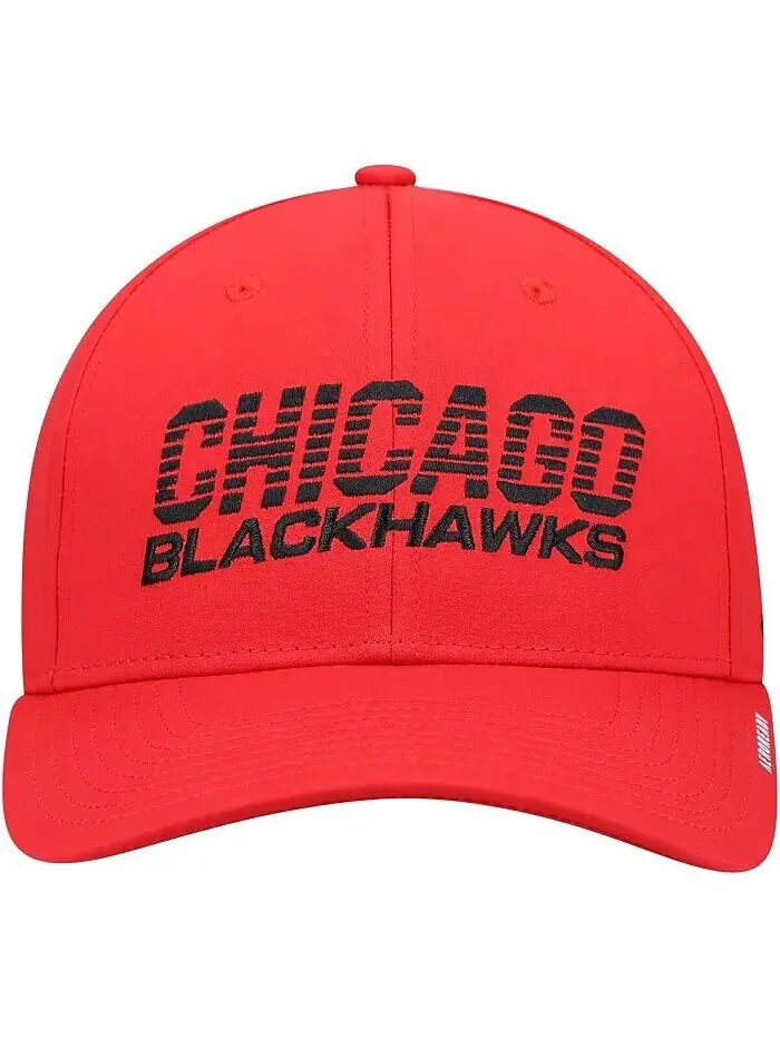 Мужская красная кепка в раздевалке Чикаго Блэкхокс 2021 AEROREADY Flex Hat Adidas — изображение 2 из 2