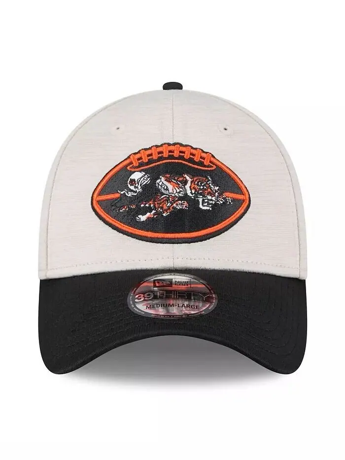 Мужская кепка Stone/Black Cincinnati Bengals 2024 Sideline Historic 39THIRTY Flex New Era — изображение 2 из 4