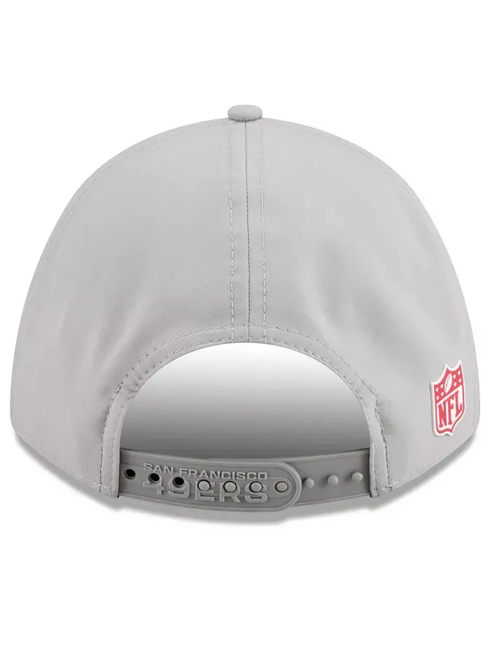 Мужская серая бейсболка San Francisco 49ers 2025 Sideline M-Crown 9FORTY с регулируемой посадкой — изображение 2 из 5