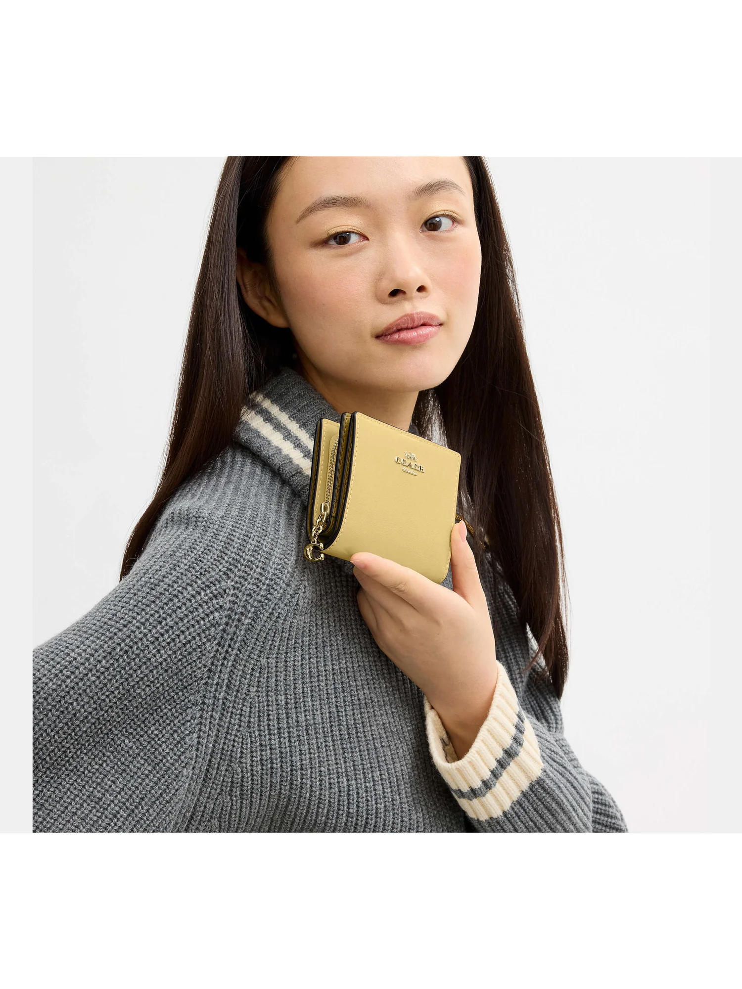 Кожаный кошелёк на кнопке Coach с брелоком — 12