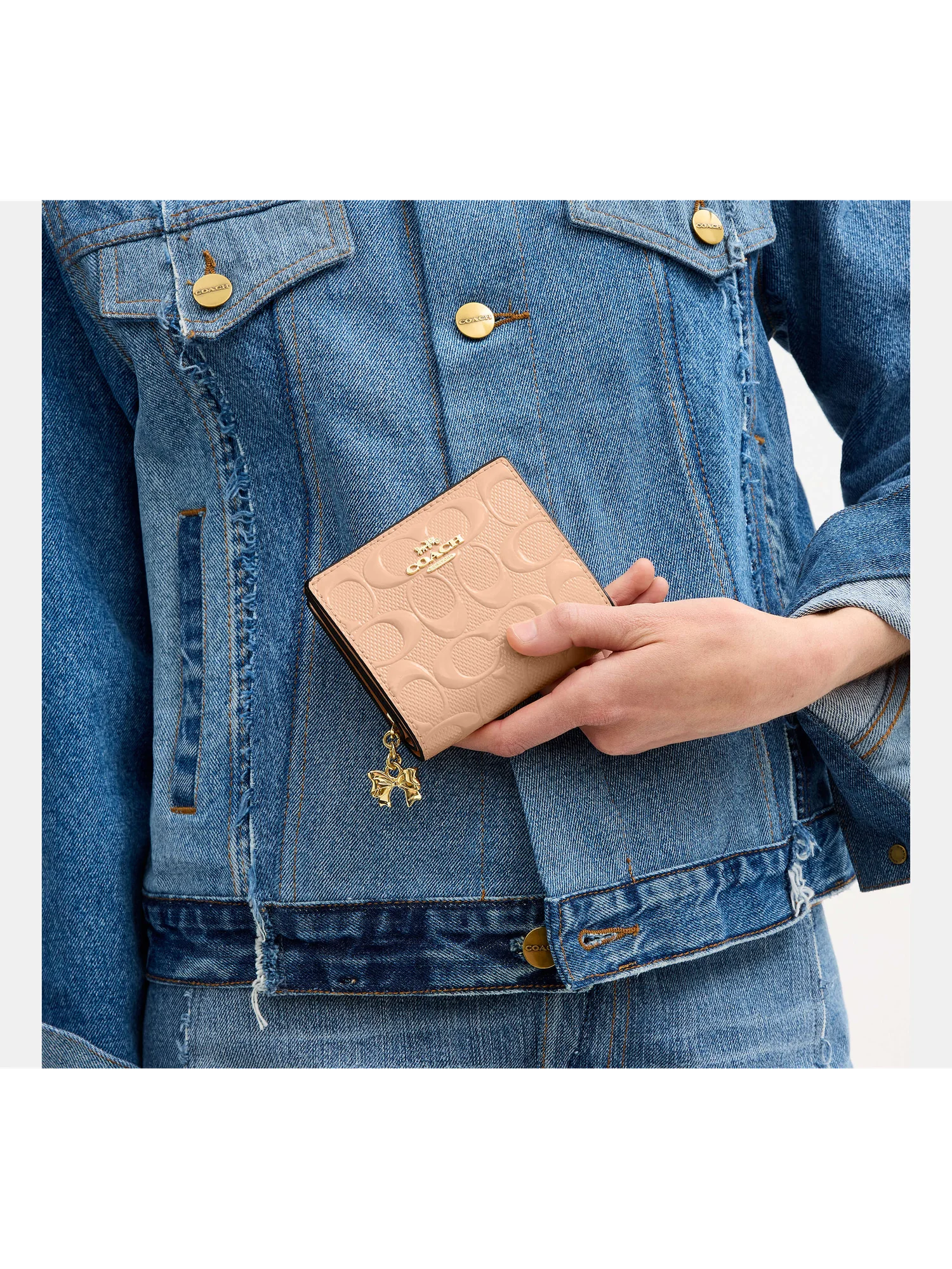 Кошелёк Coach на кнопке из фирменной кожи с подвеской — 12