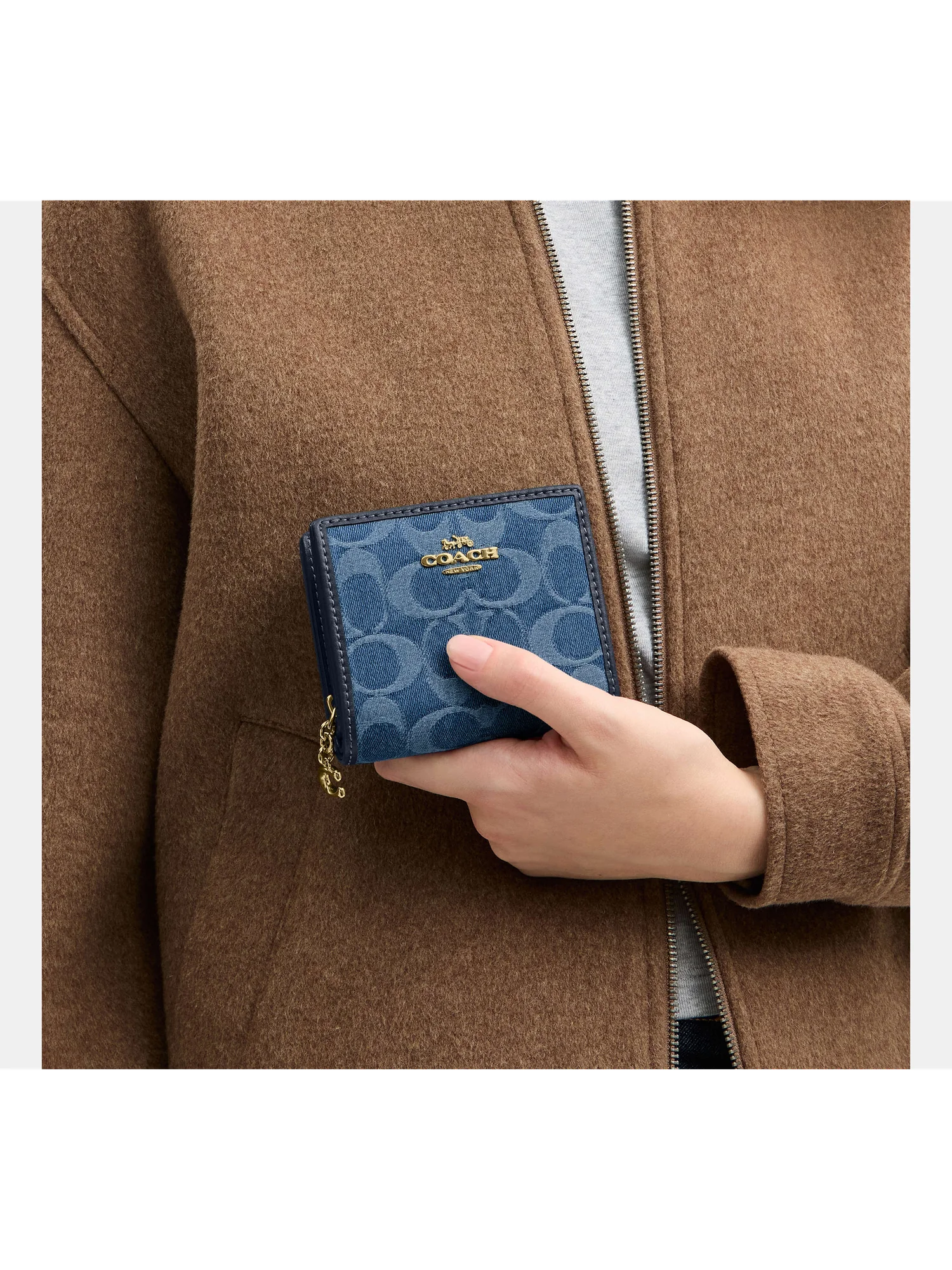 Кошелек Coach из джинсовой ткани — 2