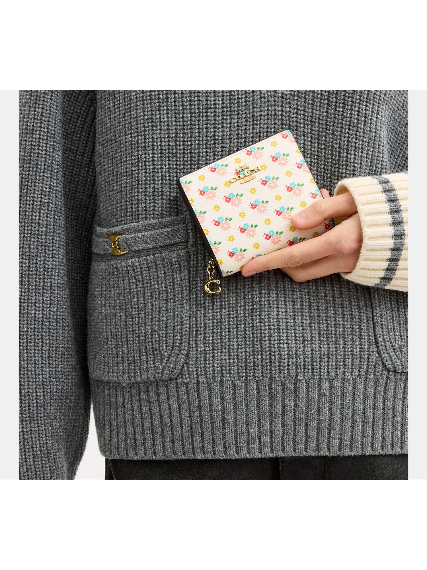 Кошелёк Coach на кнопке с цветочным принтом и подвеской — 8