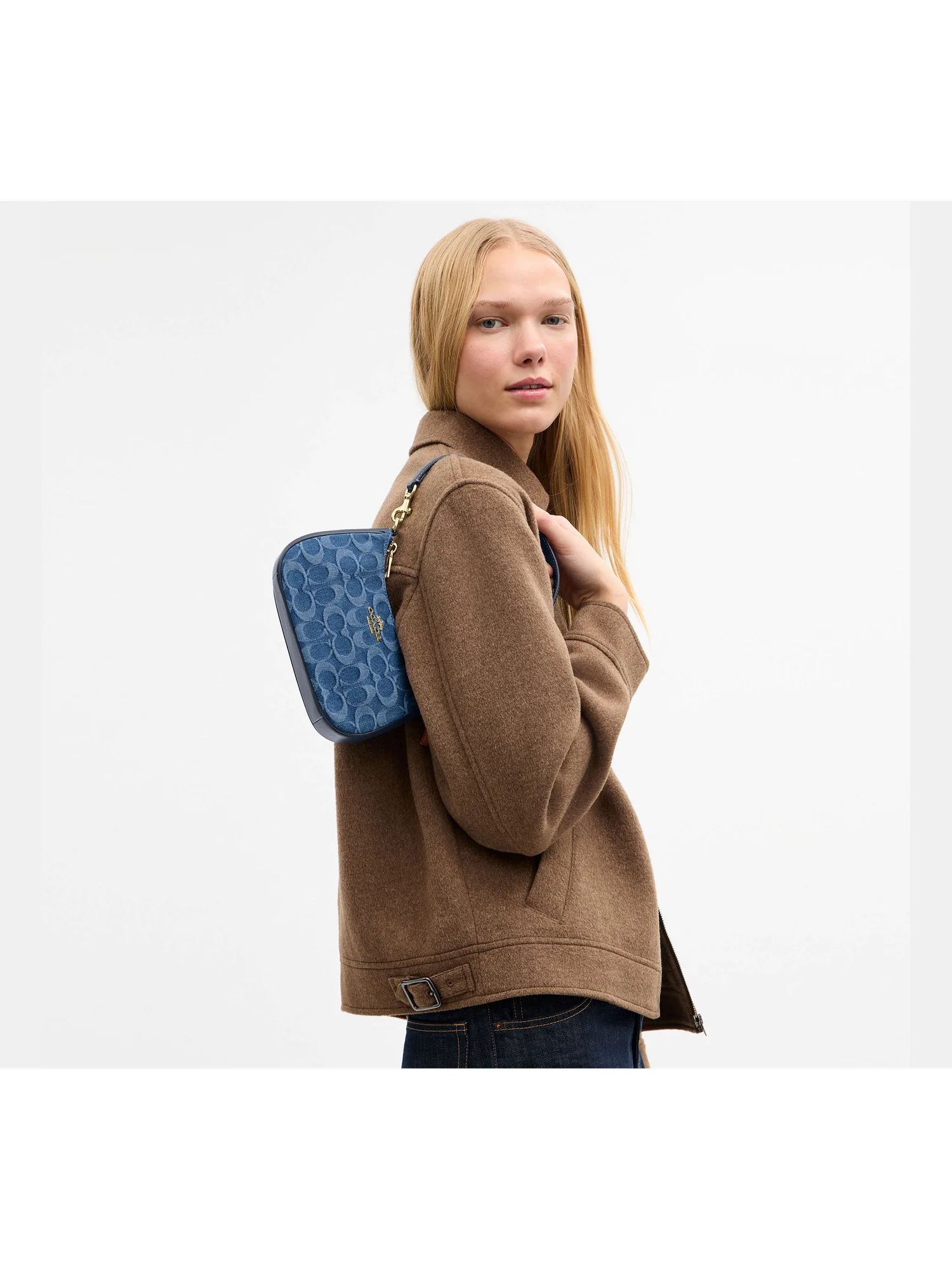 Мини-сумка кросс-боди Coach Teri из джинсовой ткани Signature — 8