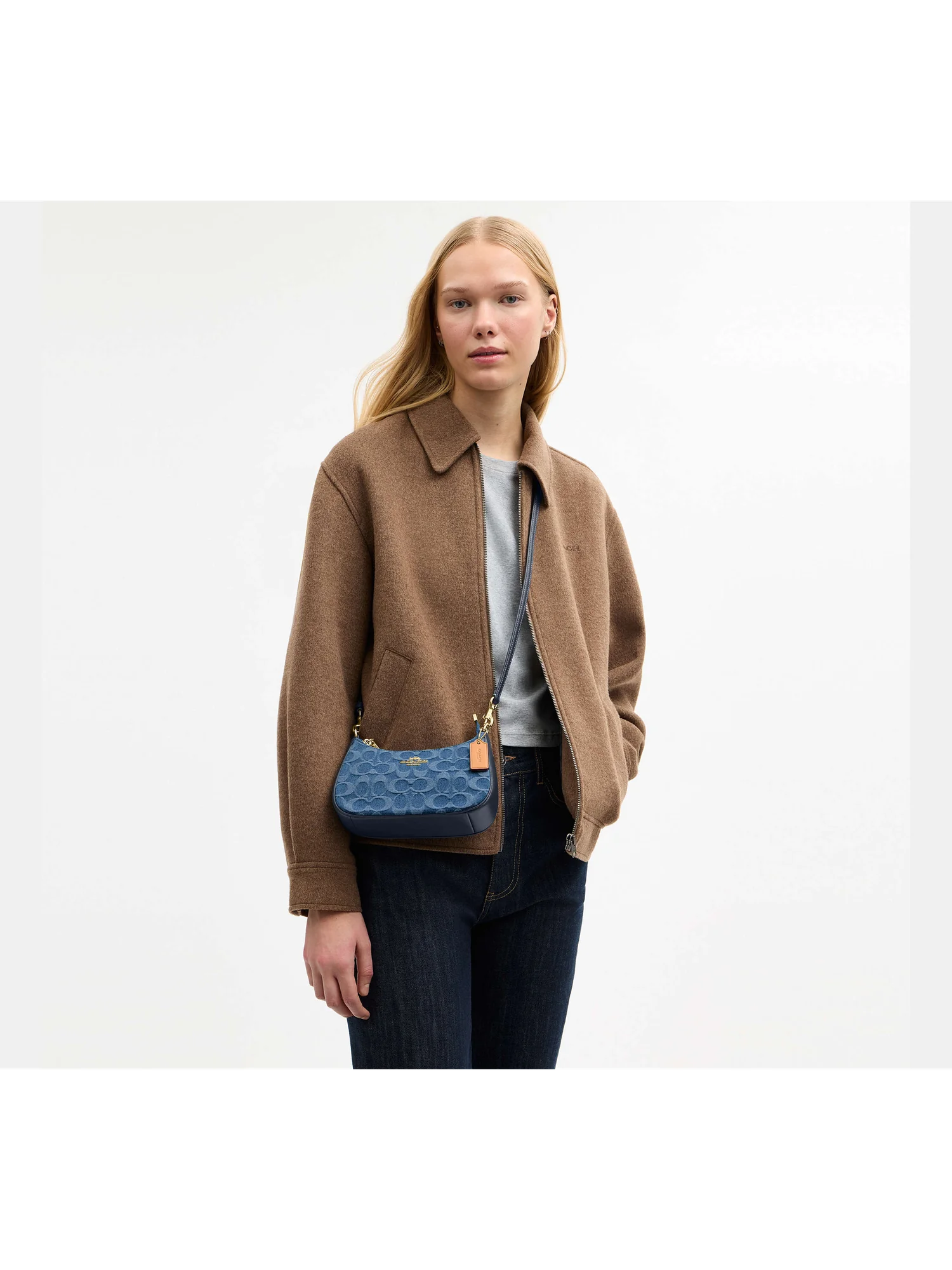 Мини-сумка кросс-боди Coach Teri из джинсовой ткани Signature — 9