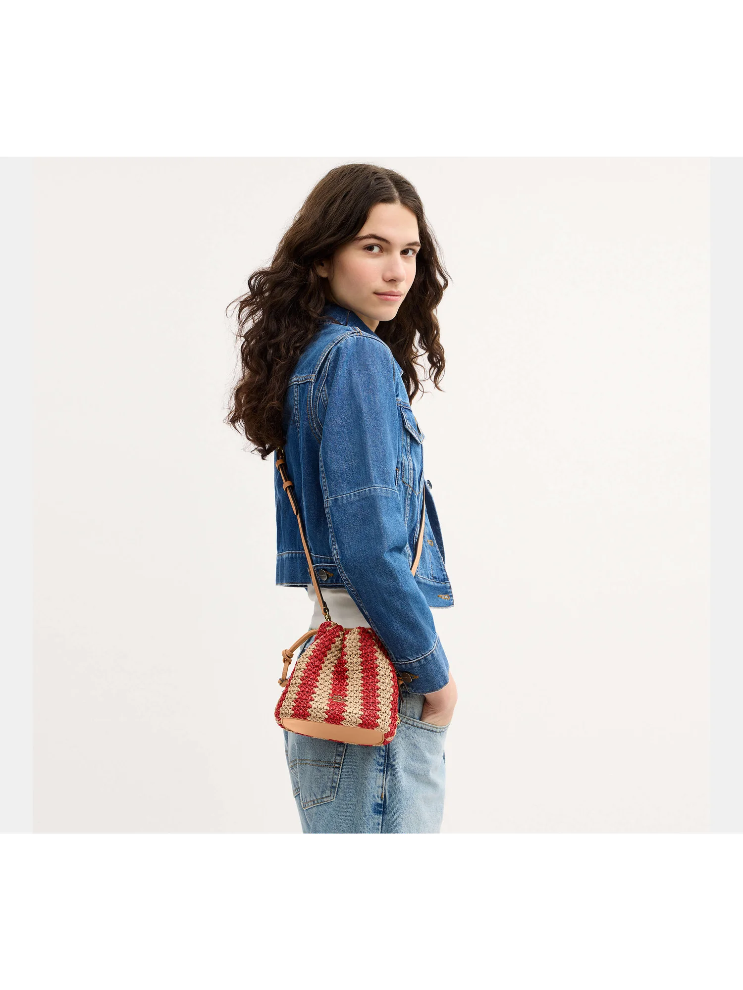 Мини-сумка Coach Faye на кулиске в полоску — 9