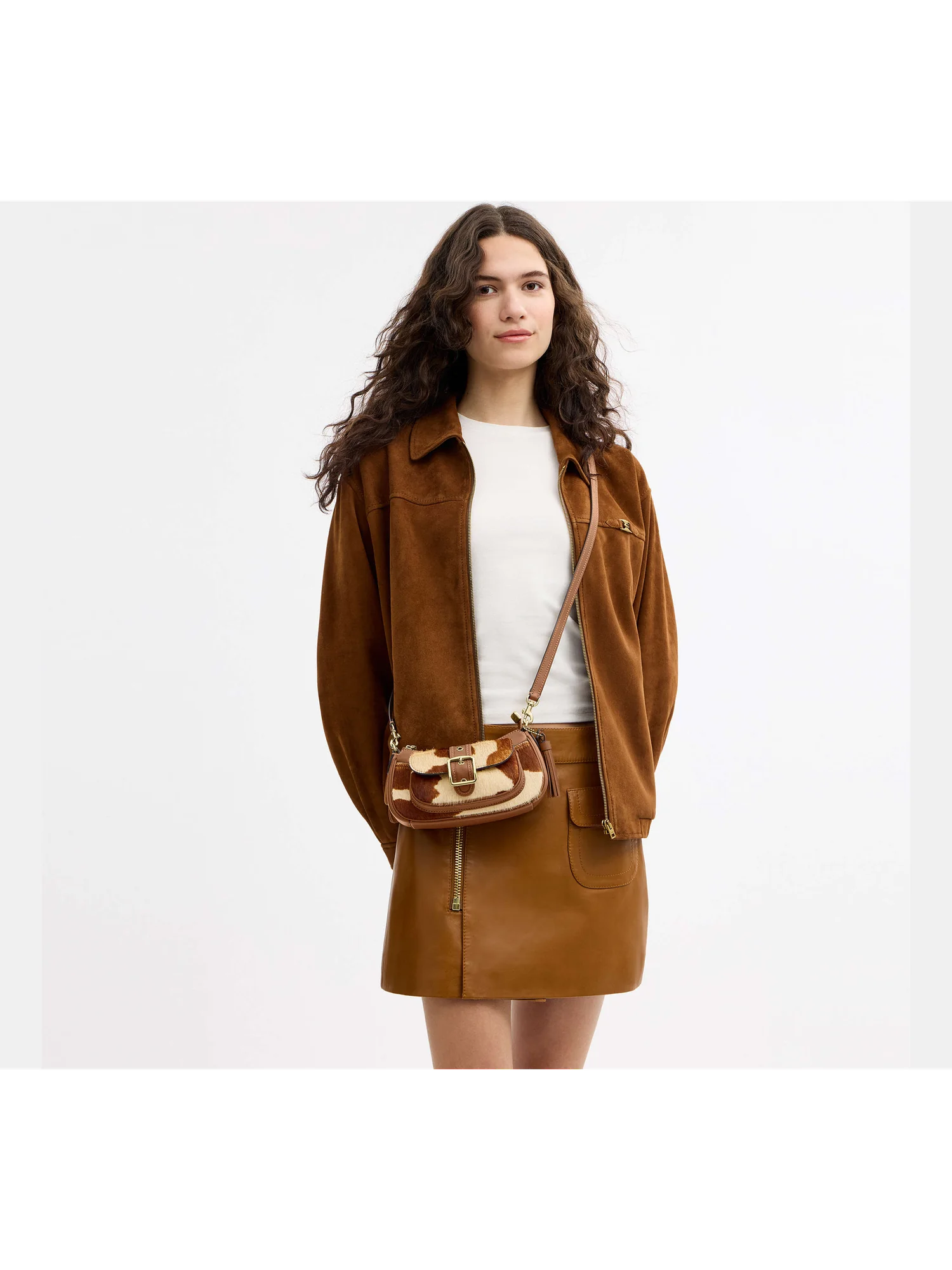 Сумка на плечо Coach Ashton Mini с коровьим принтом — 8