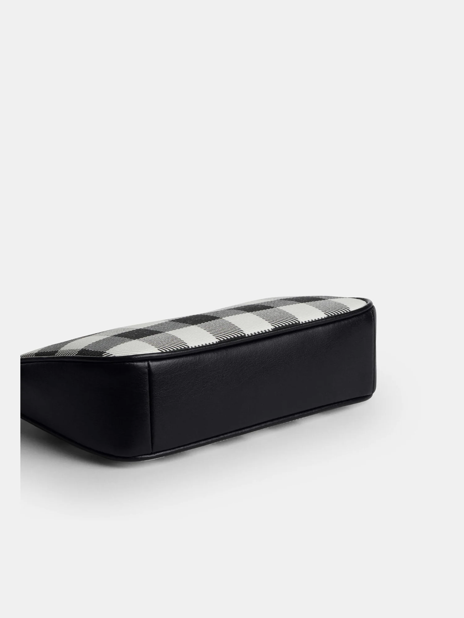 Мини-сумка Coach Nolita 19 с принтом гингем и брелоком — 13