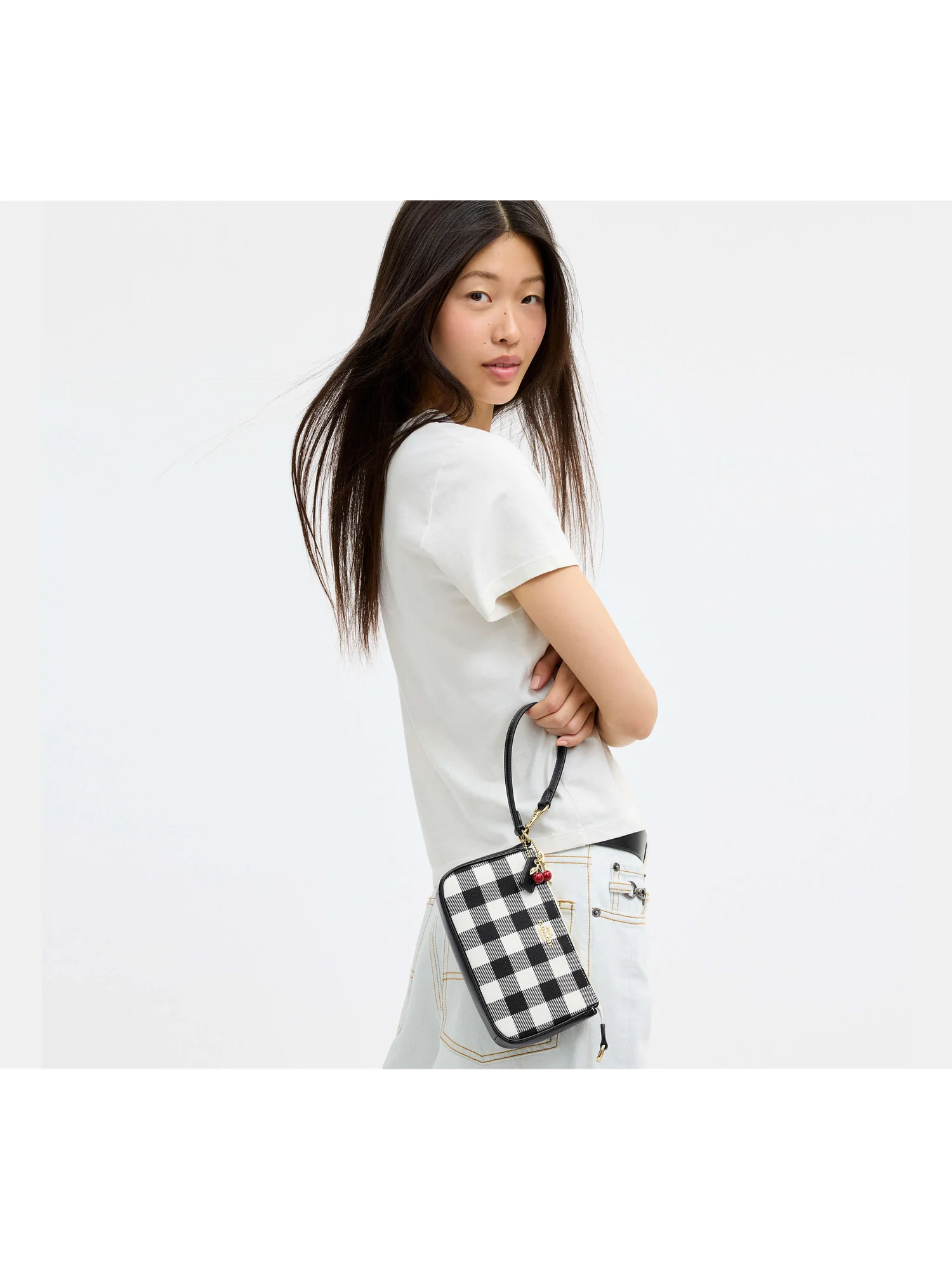 Мини-сумка Coach Nolita 19 с принтом гингем и брелоком — 17