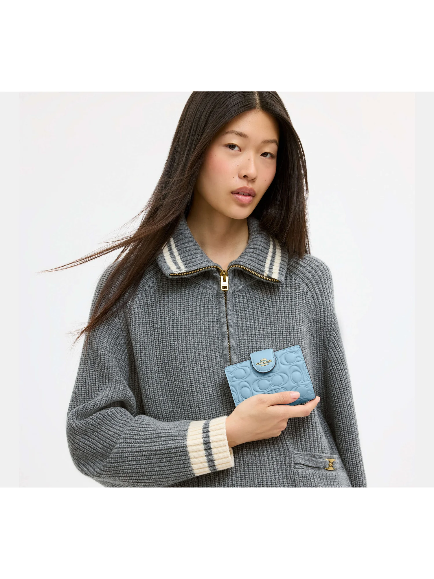 Кожаный кошелек Coach с тиснением на молнии — 16