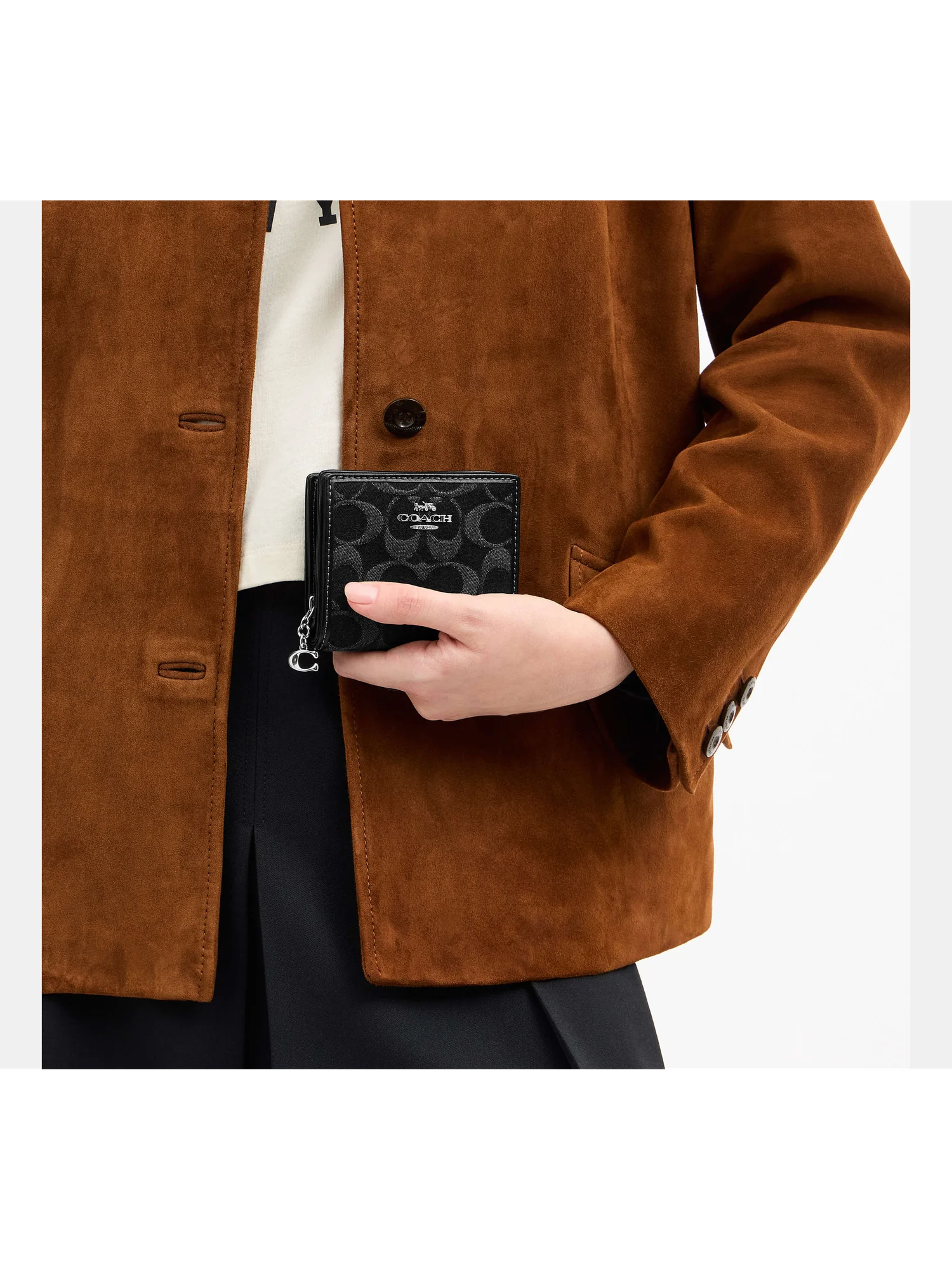 Компактный кошелек Coach на кнопке из фирменного денима — 2